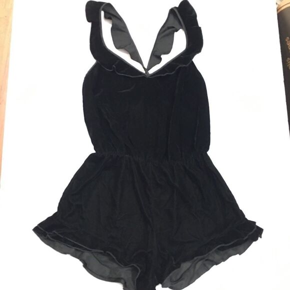 Victoria’s Secret velvet ruffle romper black XS - Picture 4 of 5